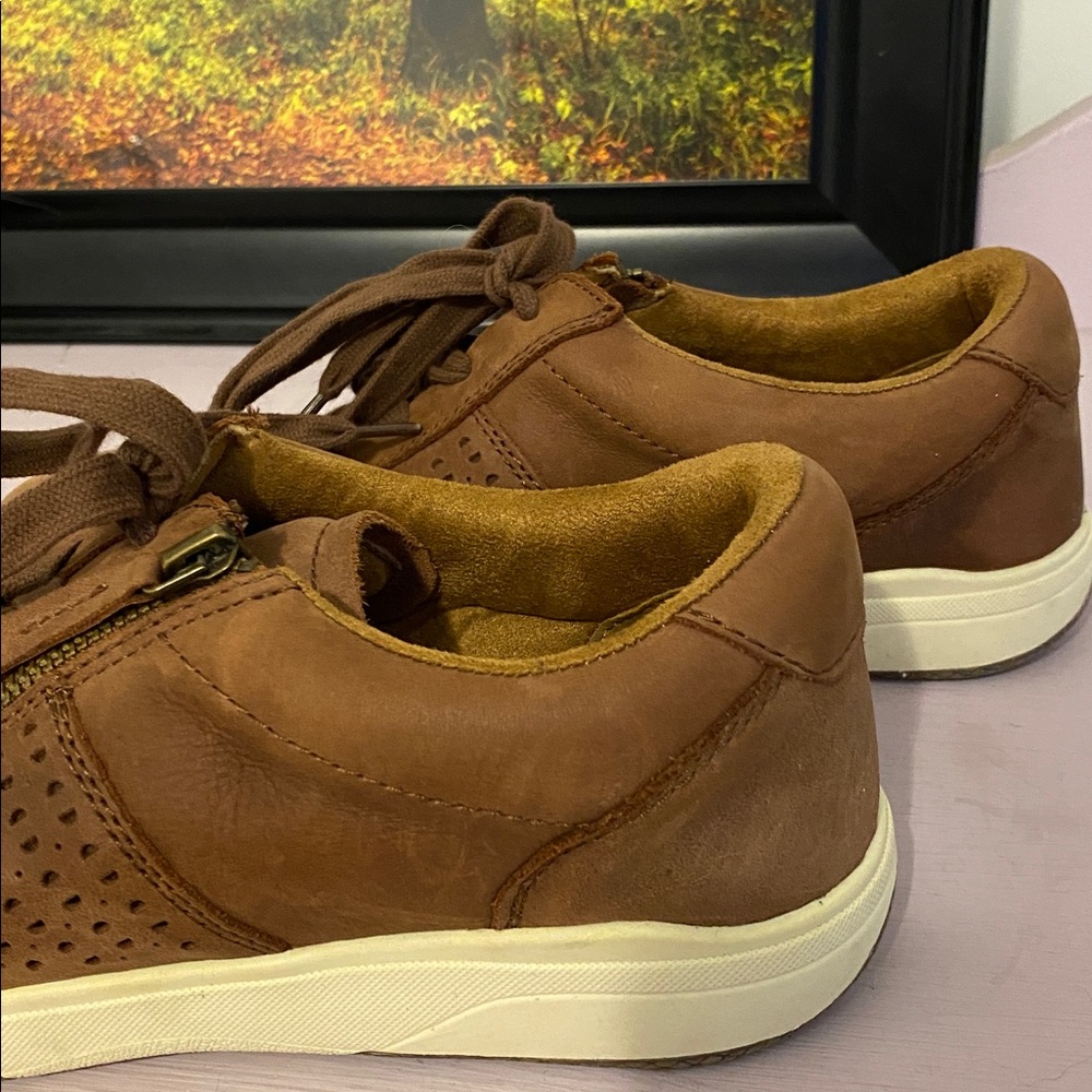 Leather Earth Brand Brown Casual Sneakers, nice condition - Picture 5 of 8